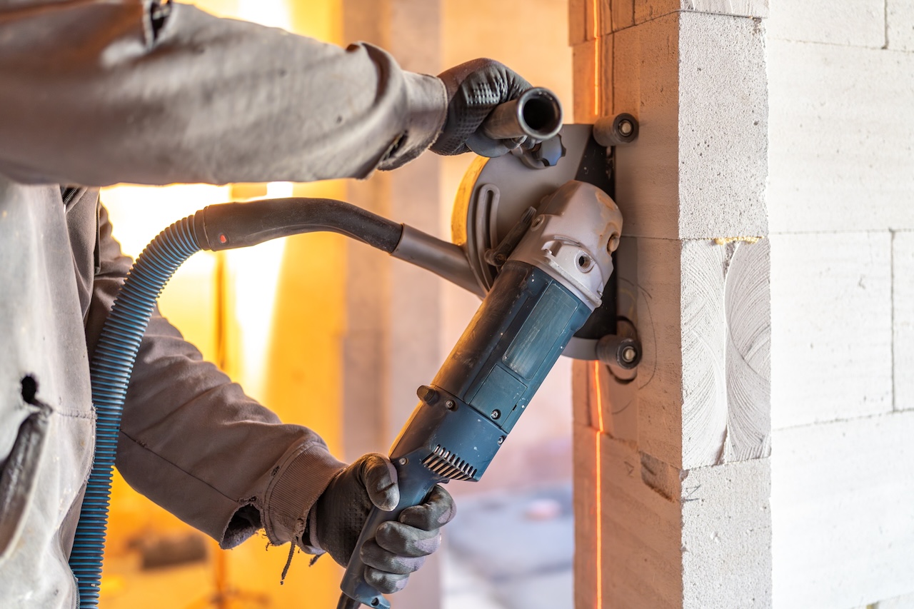 Cutting a massionary wall